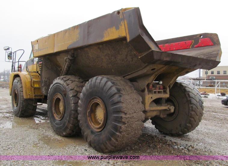 image for item D7159 2006 Caterpillar 740 articulated dump truck