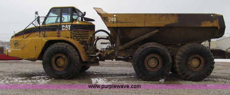 image for item D7159 2006 Caterpillar 740 articulated dump truck