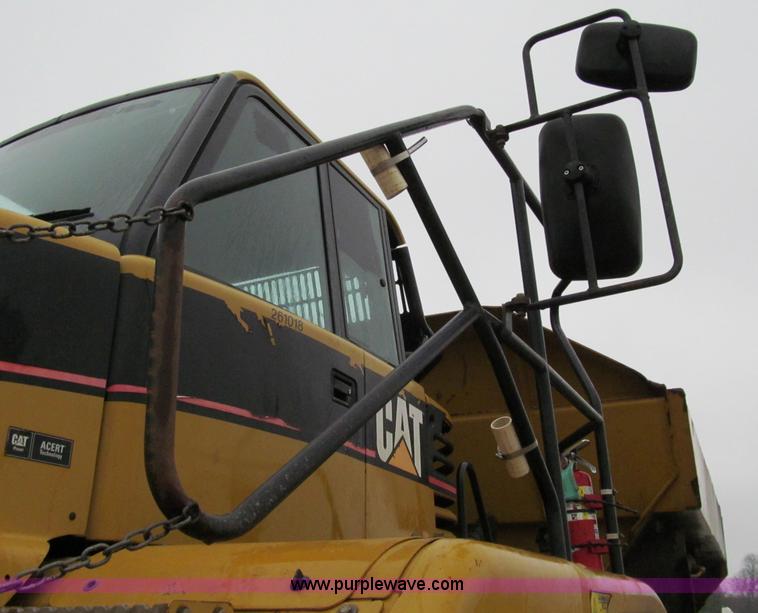 image for item D7159 2006 Caterpillar 740 articulated dump truck