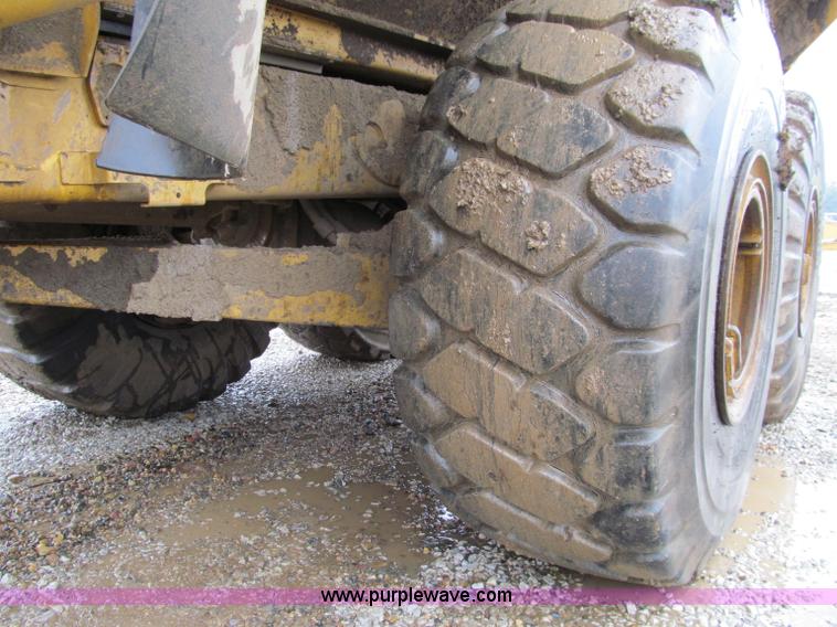 image for item D7159 2006 Caterpillar 740 articulated dump truck