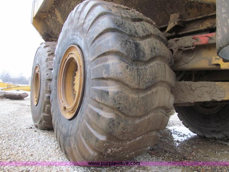 image for item D7159 2006 Caterpillar 740 articulated dump truck