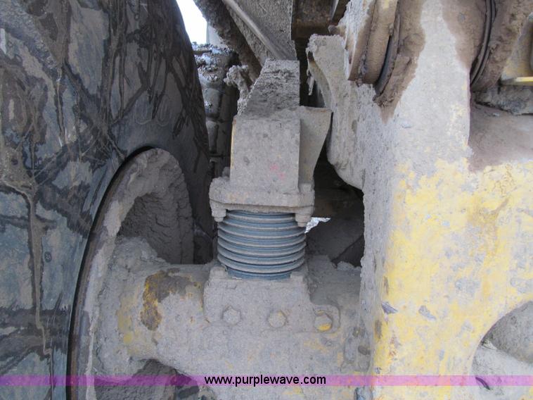 image for item D7159 2006 Caterpillar 740 articulated dump truck