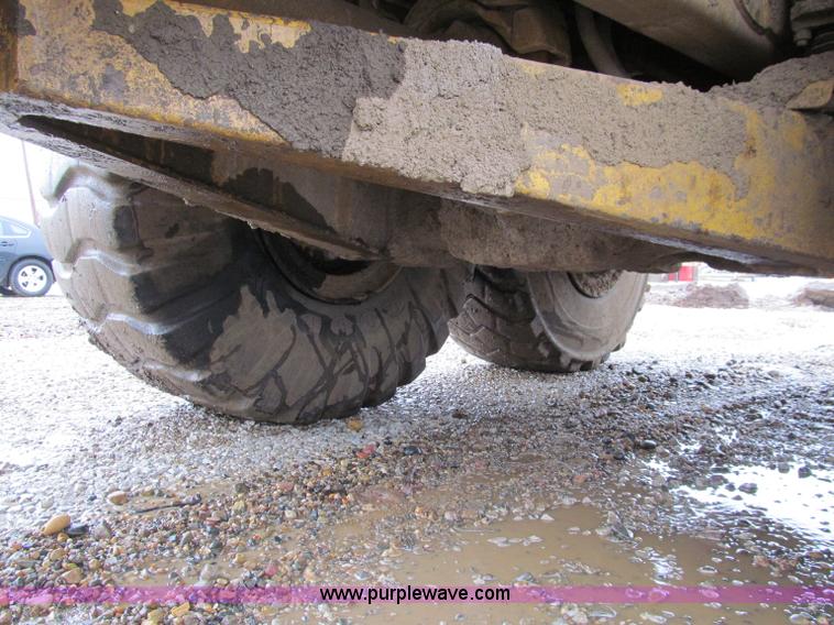 image for item D7159 2006 Caterpillar 740 articulated dump truck