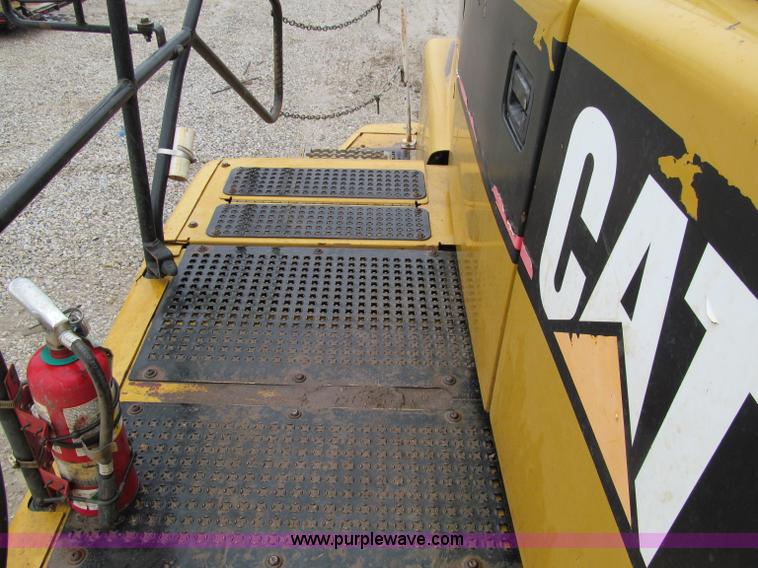 image for item D7159 2006 Caterpillar 740 articulated dump truck