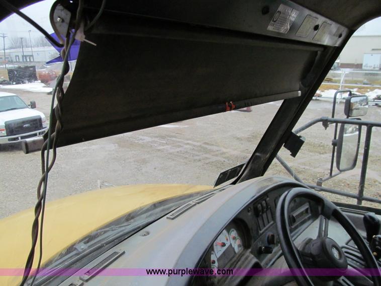 image for item D7159 2006 Caterpillar 740 articulated dump truck