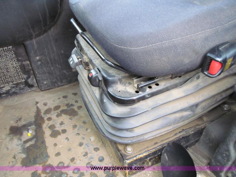 image for item D7159 2006 Caterpillar 740 articulated dump truck