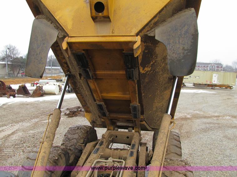 image for item D7159 2006 Caterpillar 740 articulated dump truck