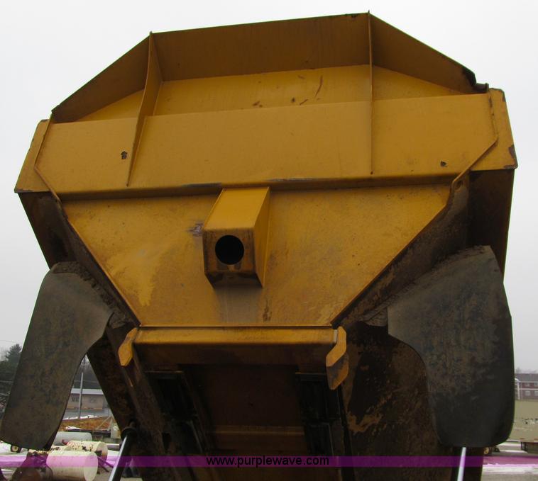 image for item D7159 2006 Caterpillar 740 articulated dump truck