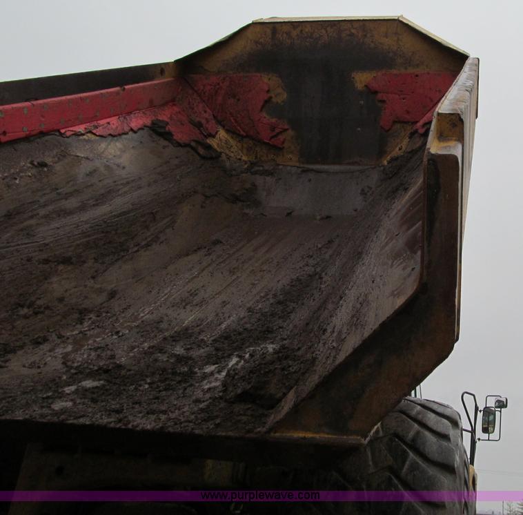 image for item D7159 2006 Caterpillar 740 articulated dump truck