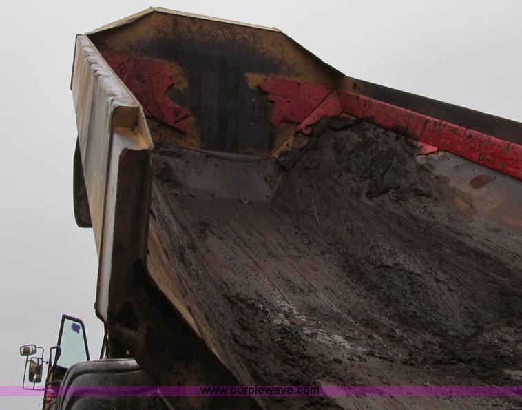 image for item D7159 2006 Caterpillar 740 articulated dump truck