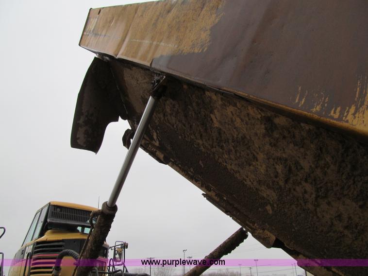 image for item D7159 2006 Caterpillar 740 articulated dump truck