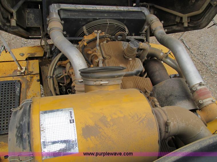 image for item D7159 2006 Caterpillar 740 articulated dump truck