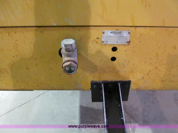 image for item D7168 Sullair portable air compressor