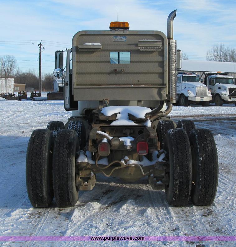 image for item F5908 1988 Mack R688ST semi truck