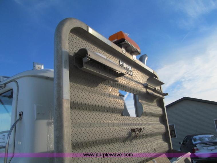 image for item F5908 1988 Mack R688ST semi truck