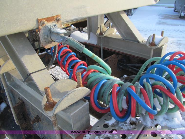 image for item F5908 1988 Mack R688ST semi truck