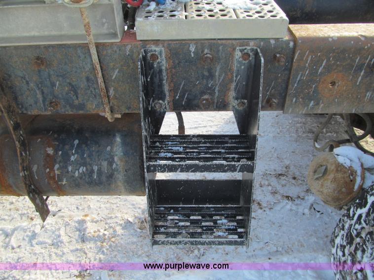 image for item F5908 1988 Mack R688ST semi truck