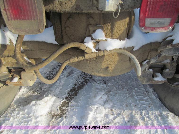 image for item F5908 1988 Mack R688ST semi truck