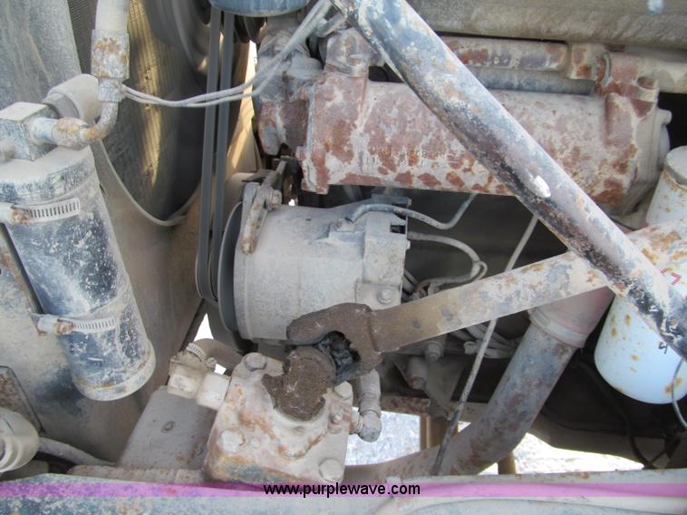 image for item F5908 1988 Mack R688ST semi truck