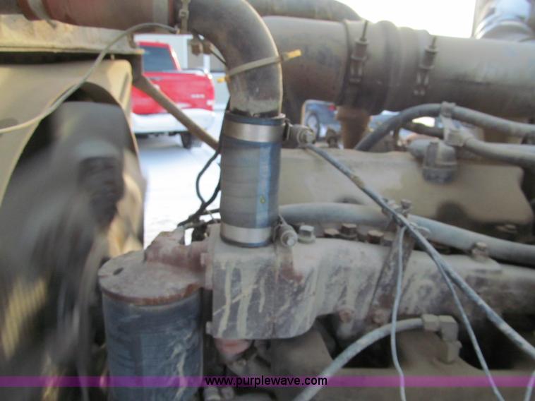 image for item F5908 1988 Mack R688ST semi truck