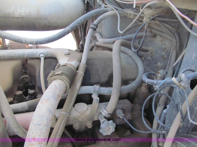 image for item F5908 1988 Mack R688ST semi truck