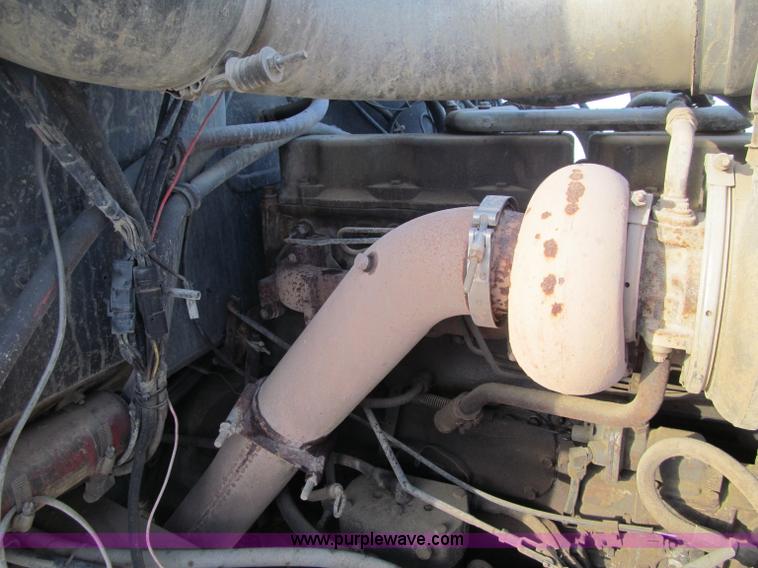 image for item F5908 1988 Mack R688ST semi truck