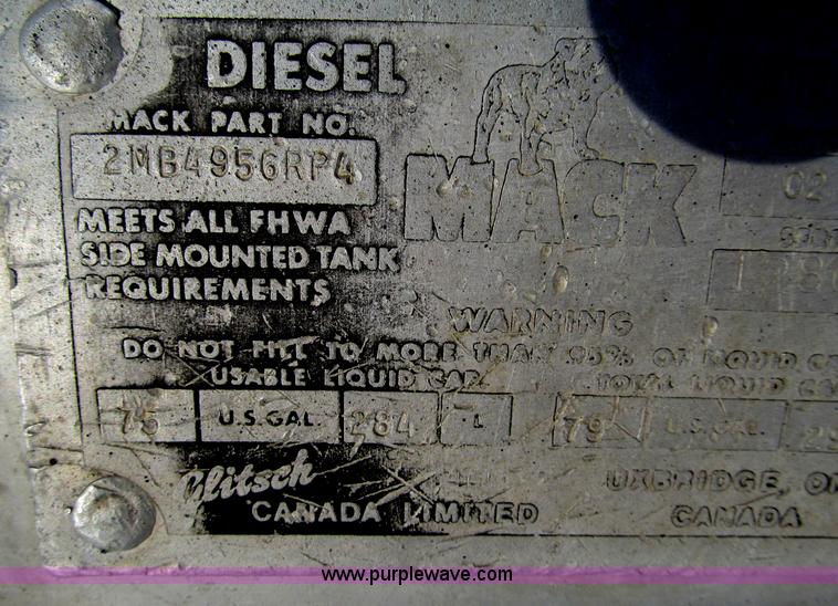 image for item F5908 1988 Mack R688ST semi truck