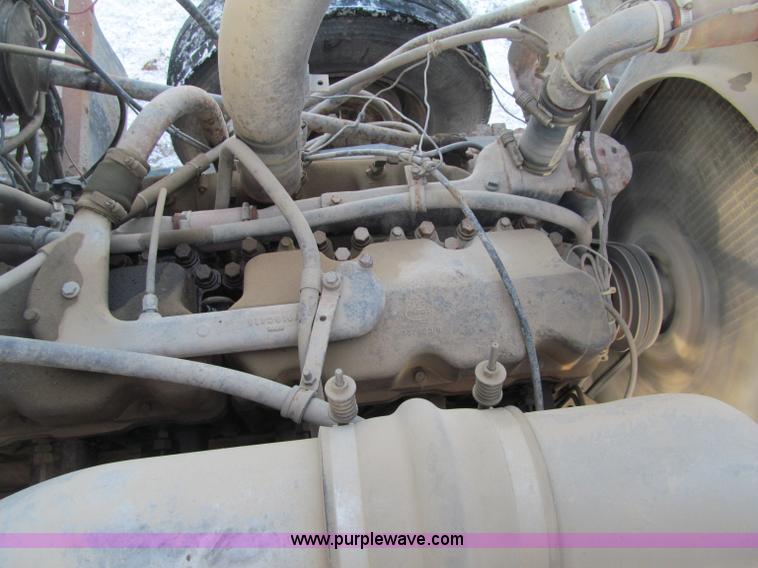 image for item F5908 1988 Mack R688ST semi truck