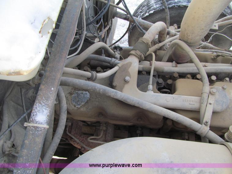 image for item F5908 1988 Mack R688ST semi truck