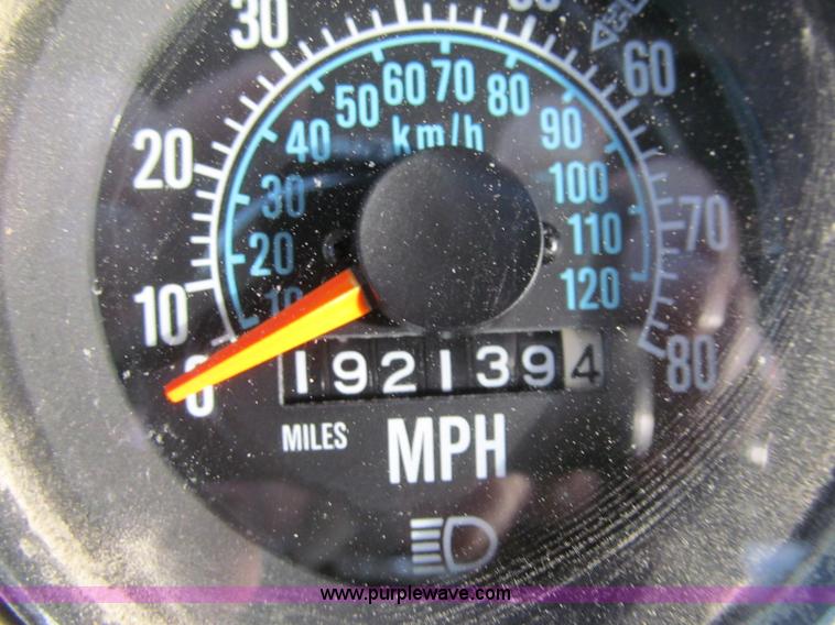 image for item F5908 1988 Mack R688ST semi truck