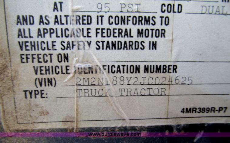 image for item F5908 1988 Mack R688ST semi truck