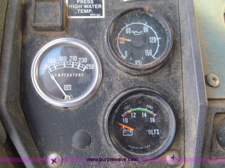 image for item F5908 1988 Mack R688ST semi truck