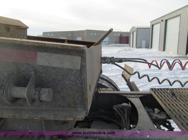 image for item F5909 1996 Dynaweld lowboy trailer