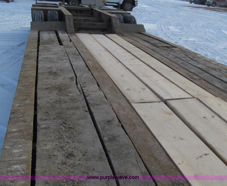 image for item F5909 1996 Dynaweld lowboy trailer