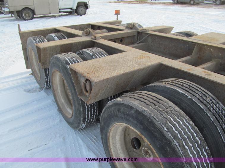 image for item F5909 1996 Dynaweld lowboy trailer