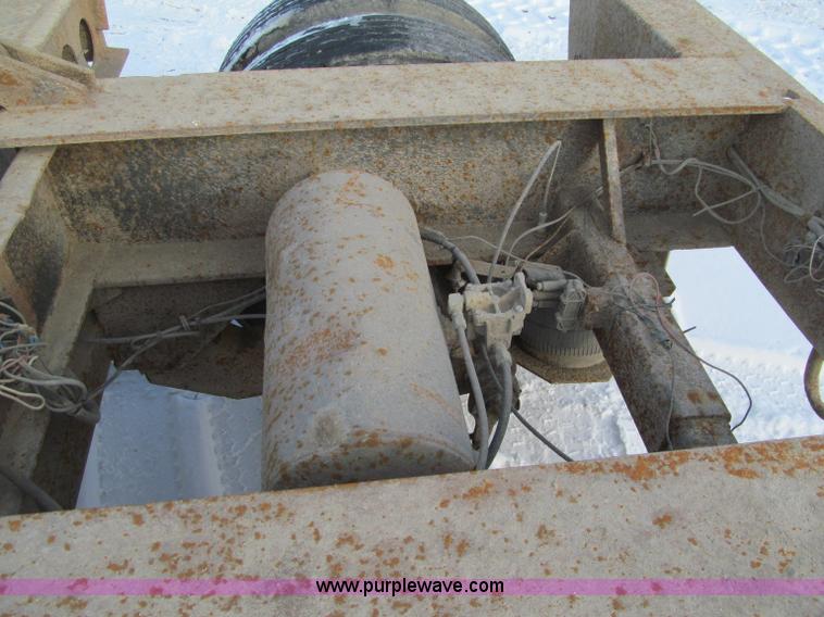 image for item F5909 1996 Dynaweld lowboy trailer