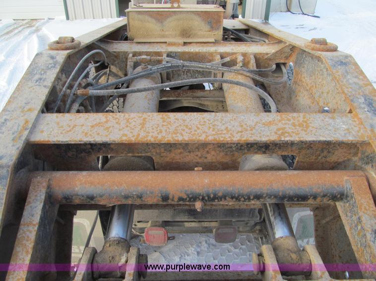 image for item F5909 1996 Dynaweld lowboy trailer