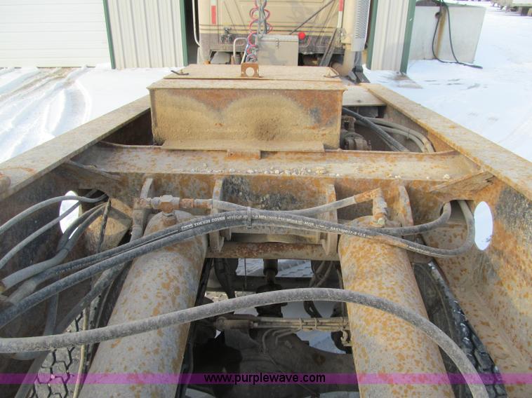 image for item F5909 1996 Dynaweld lowboy trailer