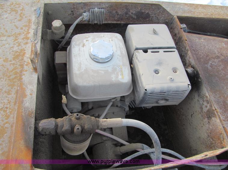 image for item F5909 1996 Dynaweld lowboy trailer