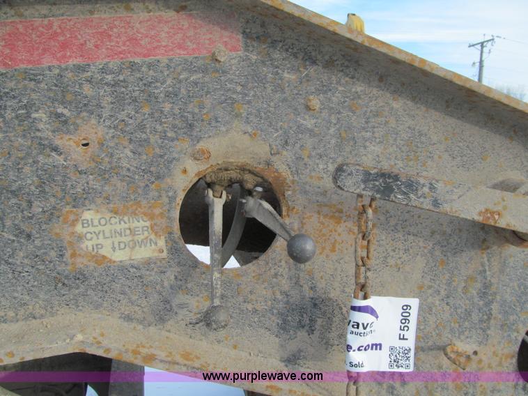 image for item F5909 1996 Dynaweld lowboy trailer