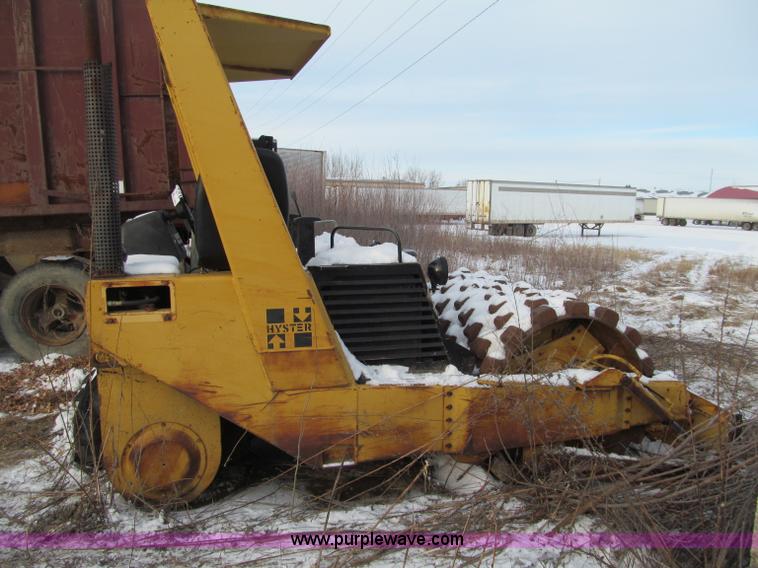 image for item F5910 Hyster C600 series pad foot roller