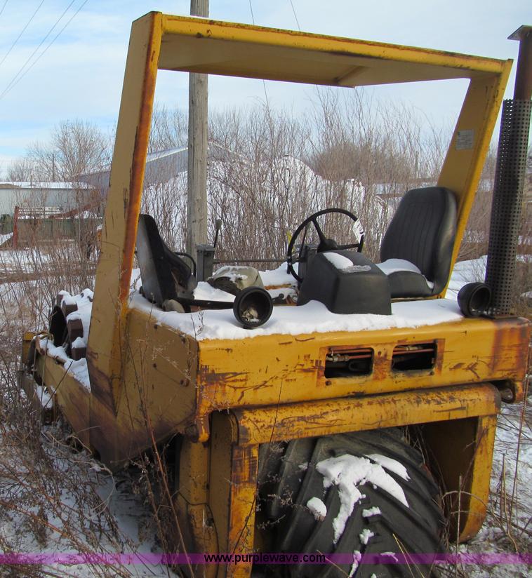 image for item F5910 Hyster C600 series pad foot roller