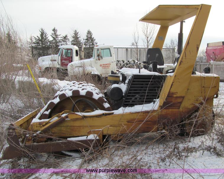 image for item F5910 Hyster C600 series pad foot roller