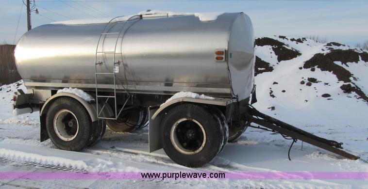 image for item F5911 Portable water tank trailer