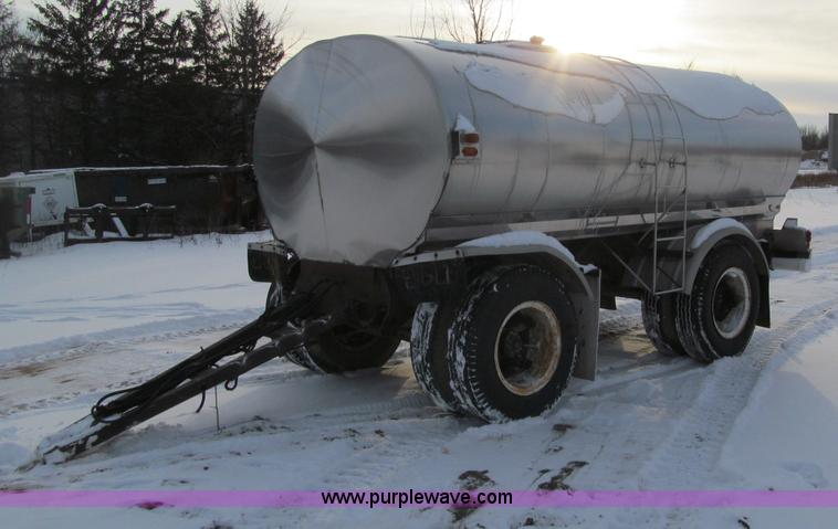image for item F5911 Portable water tank trailer