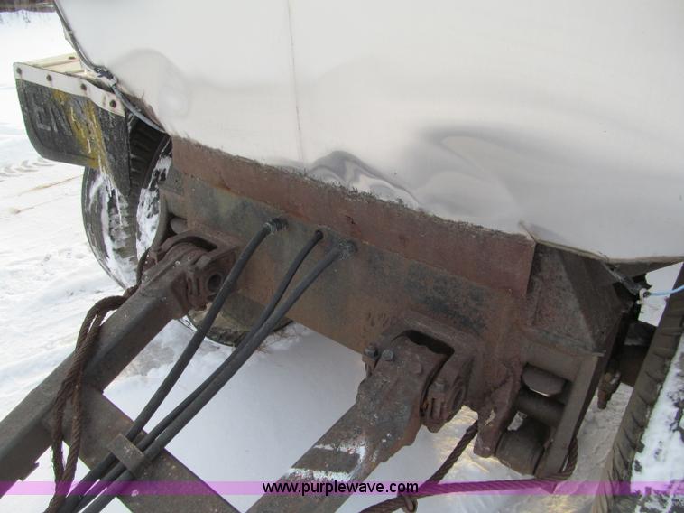 image for item F5911 Portable water tank trailer