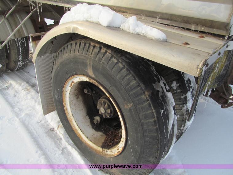 image for item F5911 Portable water tank trailer