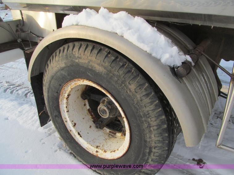 image for item F5911 Portable water tank trailer