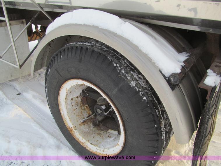 image for item F5911 Portable water tank trailer