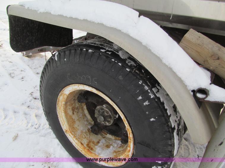 image for item F5911 Portable water tank trailer